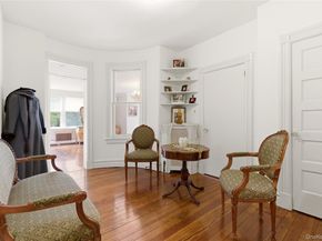 89 Duck Pond Road, Glen Cove NY 11542