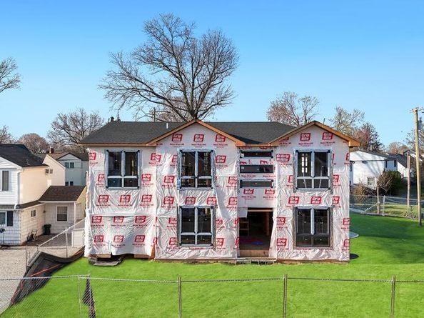 2 Poppy Lane, Levittown NY 11756