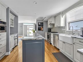 5 Lloyd Avenue, Lynbrook NY 11563