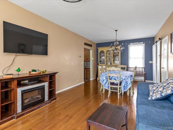 1118 W Broadway, Hewlett NY 11557