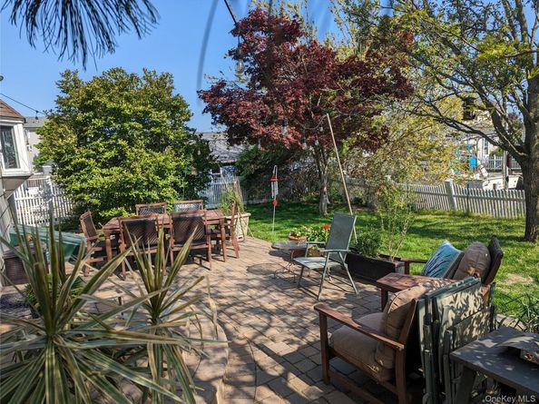 10 Hayes Road, Amityville NY 11701