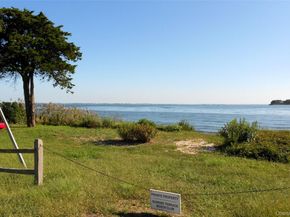 5 Huckleberry Lane E, Hampton Bays NY 11946