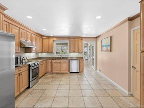 5 Huckleberry Lane E, Hampton Bays NY 11946