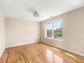 253 Devonshire Dr, New Hyde Park NY 11040