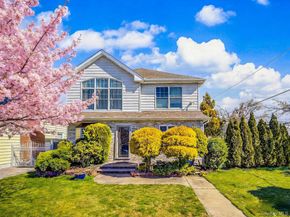 253 Devonshire Dr, New Hyde Park NY 11040