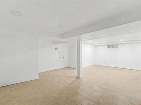 253 Devonshire Dr, New Hyde Park NY 11040