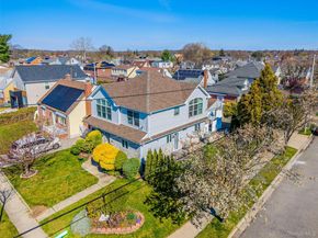 253 Devonshire Dr, New Hyde Park NY 11040