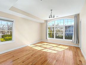 253 Devonshire Dr, New Hyde Park NY 11040