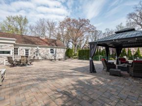 1 Somerset Drive N, Great Neck NY 11020