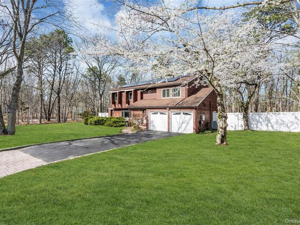 7 Hastings Drive, Ridge NY 11961