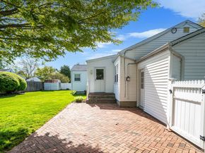 15 Frost Lane, Greenlawn NY 11740