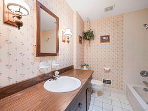 15 Frost Lane, Greenlawn NY 11740