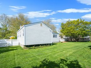 15 Frost Lane, Greenlawn NY 11740