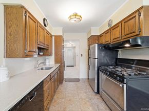 15 Frost Lane, Greenlawn NY 11740