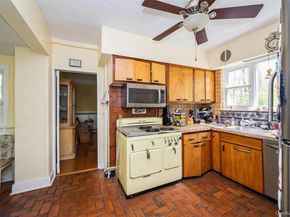 67 The Serpentine, Roslyn Estates NY 11576