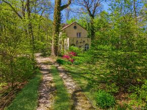67 The Serpentine, Roslyn Estates NY 11576