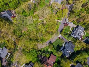 67 The Serpentine, Roslyn Estates NY 11576