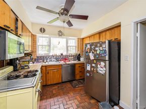 67 The Serpentine, Roslyn Estates NY 11576