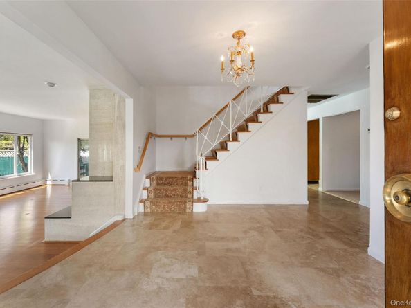 7 Parkway E, Yonkers NY 10701