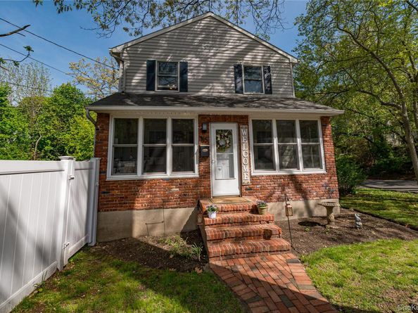 85 E 23rd Street, Huntington Station NY 11746