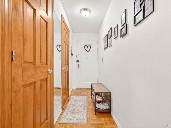 25 Shady Glen Court 2C, New Rochelle NY 10805