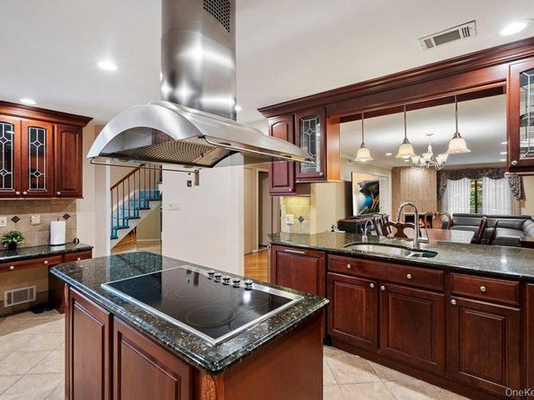 109 Foxwood Drive, Jericho NY 11753