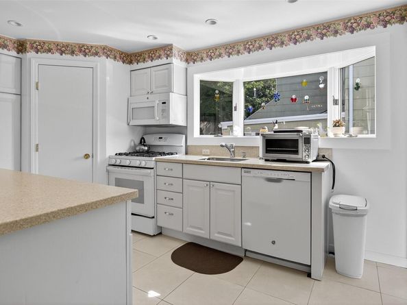 9 Smull Place, Port Washington NY 11050