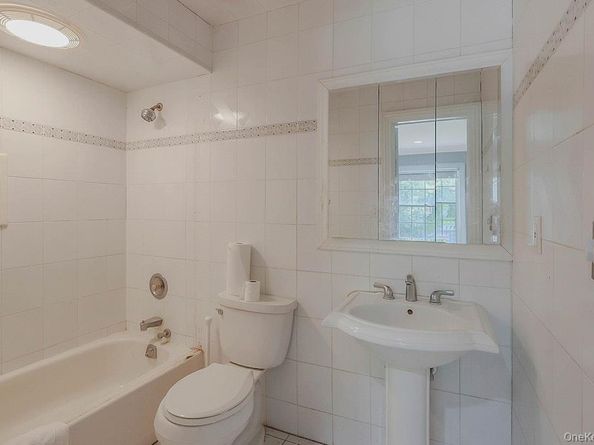 47 Sherwood Gate, Oyster Bay NY 11771