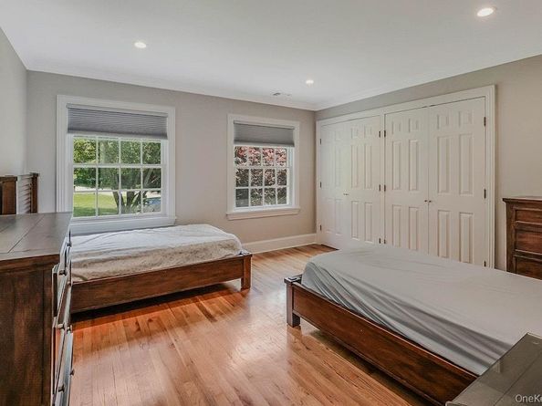 47 Sherwood Gate, Oyster Bay NY 11771