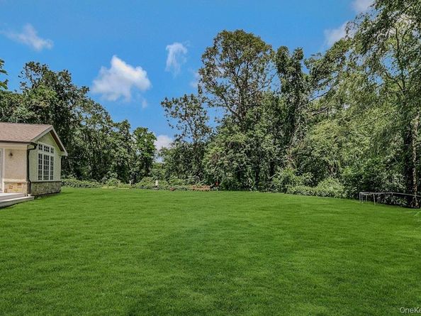 47 Sherwood Gate, Oyster Bay NY 11771