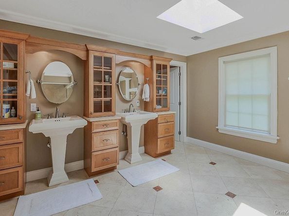 47 Sherwood Gate, Oyster Bay NY 11771