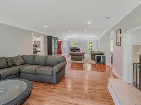 47 Sherwood Gate, Oyster Bay NY 11771