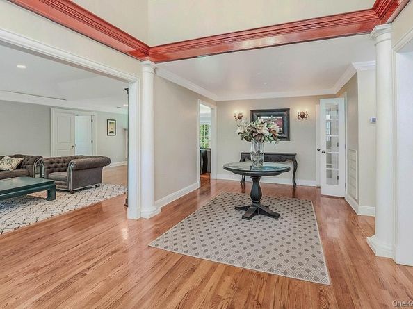 47 Sherwood Gate, Oyster Bay NY 11771