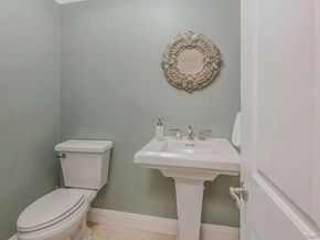 47 Sherwood Gate, Oyster Bay NY 11771