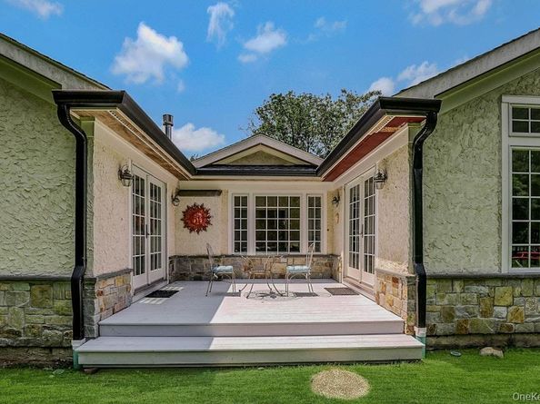 47 Sherwood Gate, Oyster Bay NY 11771