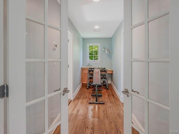 47 Sherwood Gate, Oyster Bay NY 11771