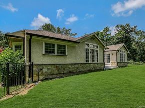 47 Sherwood Gate, Oyster Bay NY 11771