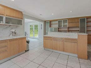 47 Sherwood Gate, Oyster Bay NY 11771