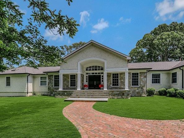 47 Sherwood Gate, Oyster Bay NY 11771