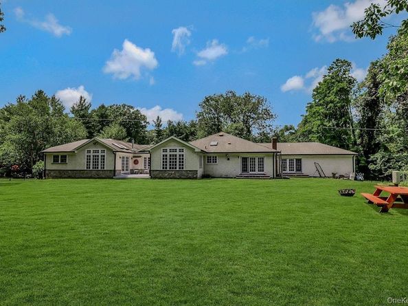 47 Sherwood Gate, Oyster Bay NY 11771