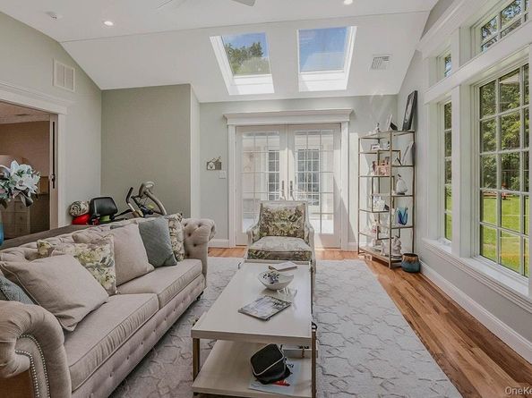 47 Sherwood Gate, Oyster Bay NY 11771