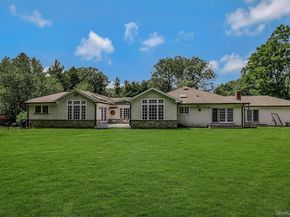 47 Sherwood Gate, Oyster Bay NY 11771