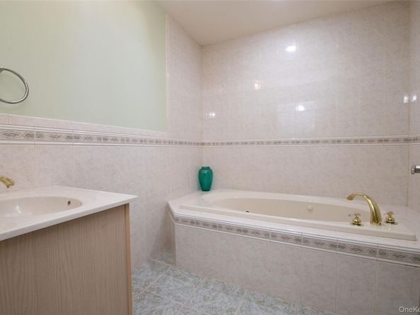 10 Greenbriar Court, Middle Island NY 11953