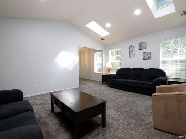 10 Greenbriar Court, Middle Island NY 11953