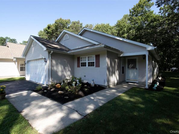 10 Greenbriar Court, Middle Island NY 11953