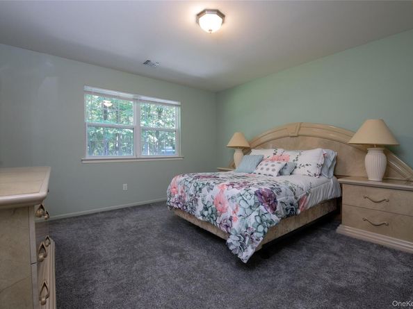 10 Greenbriar Court, Middle Island NY 11953