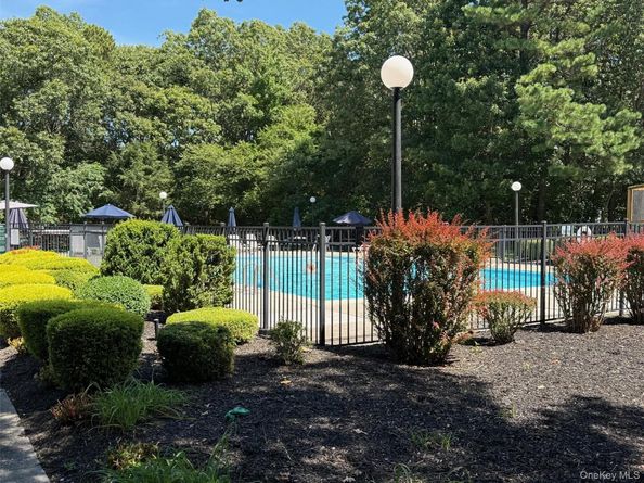 10 Greenbriar Court, Middle Island NY 11953