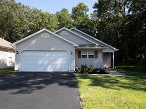 10 Greenbriar Court, Middle Island NY 11953