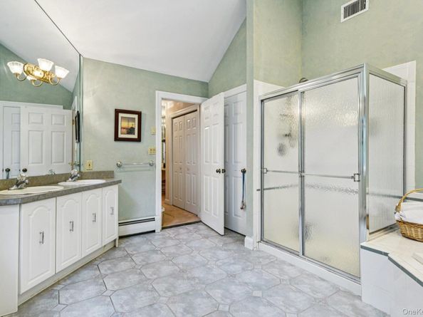 10 Bryan Meadow Path, Northport NY 11768