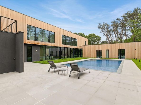 9 Blue Jay Way, East Hampton NY 11937